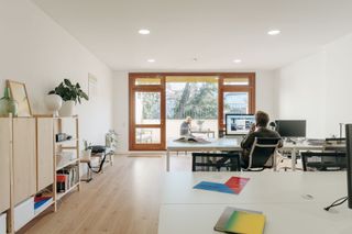 Zona de traballo compartida con postos no coworking Modular