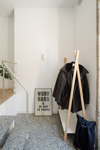 Porta de acceso ao espazo Modular, cultura e coworking en Santiago